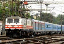 भोपाल से गुजरने वाली ट्रेनों में सादे कपड़ों में गश्त करेंगे जवान, नया सुरक्षा मॉडल लागू भोपाल-से-गुजरने-वाली-ट्रेनों-में-सादे-कपड़ों-में-गश्त-करेंगे-जवान,-नया-सुरक्षा-मॉडल-लागू