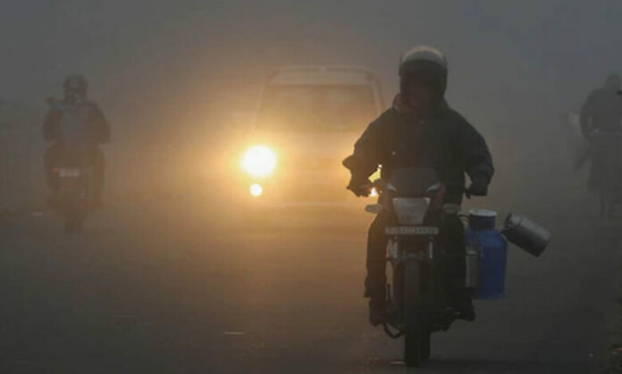 mp-में-कोहरे-और-ठंड-से-रेल-यात्री-परेशान,-ट्रेनें-7-घंटे-तक-लेट;-जनवरी-में-शीतलहर-और-बारिश-के-आसार